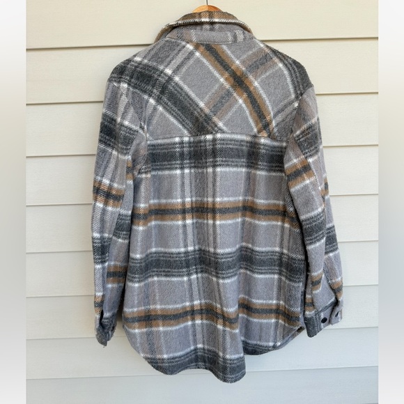 || Thread & Supply || Shacket - Picture 5 of 8